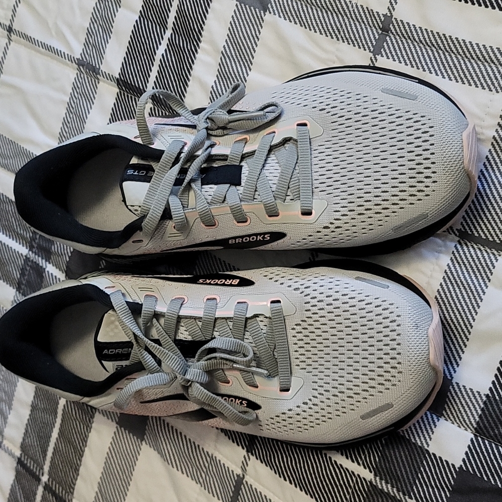 Womens Pink and Gray Brooks Shoes Size 9